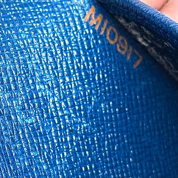 Louis Vuitton Blue Buckle Wallet - Picture 7 of 13